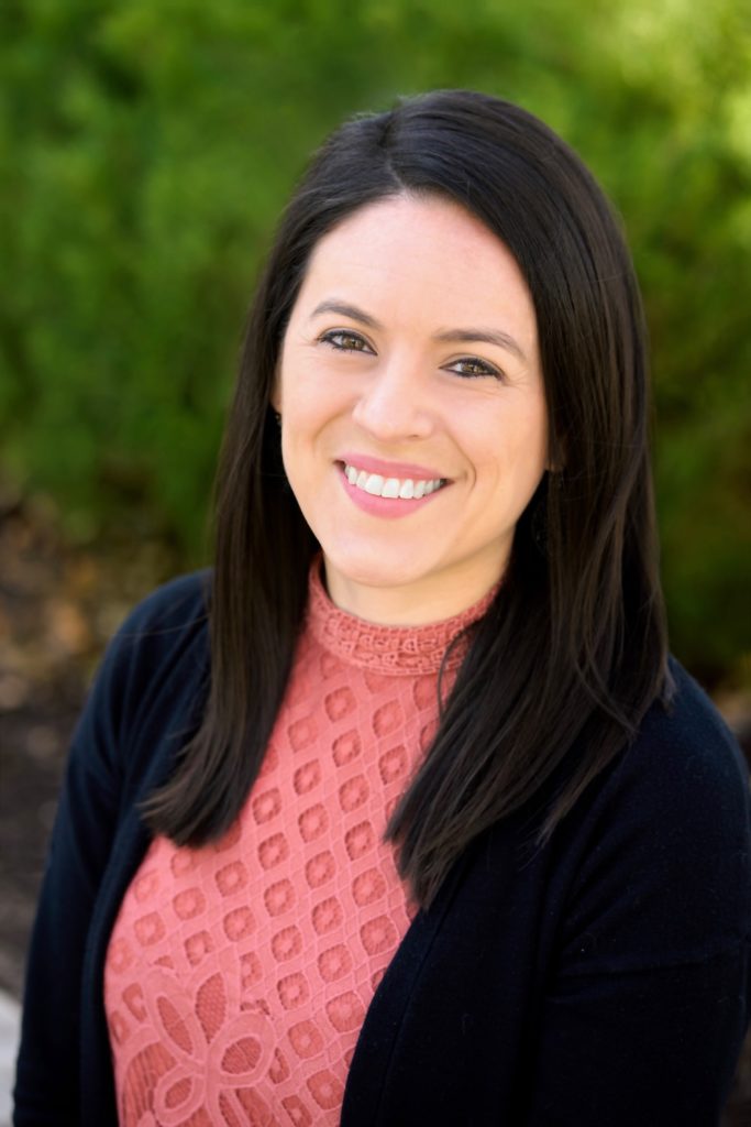 Headshot - Licensed Therapist Jenae LLamas